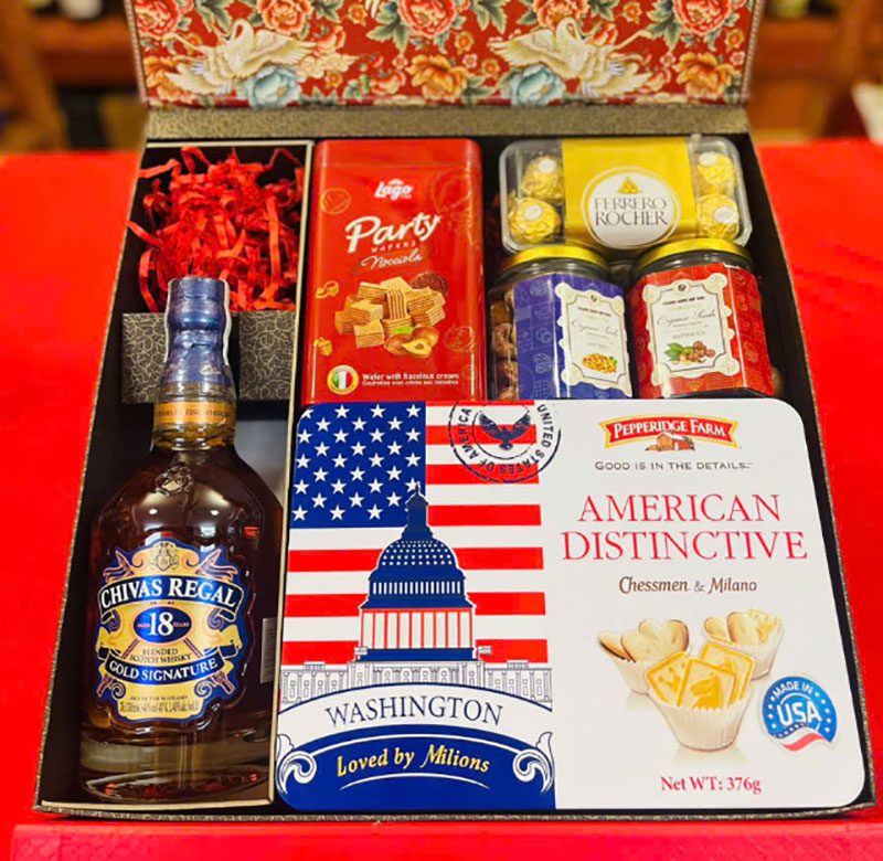 Set Quà Chivas Bánh Kẹo