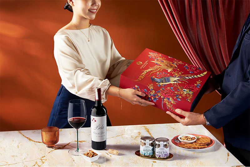 Tặng Quà Tết Cho Nhau