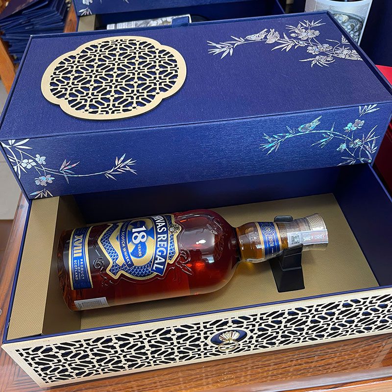 Mẫu Hộp Quà Rượu Mạnh Chivas