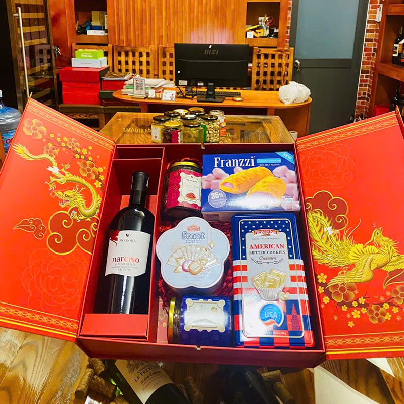 Set Quà Bánh Kẹo Và Chai Vang Narciso