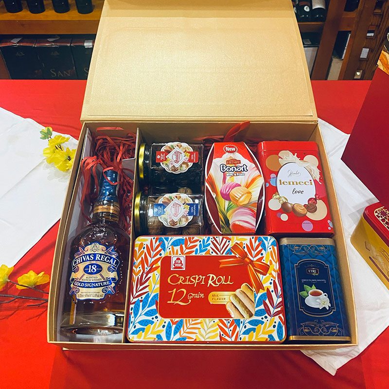 Quà Rượu Mạnh Và Bánh Kẹo