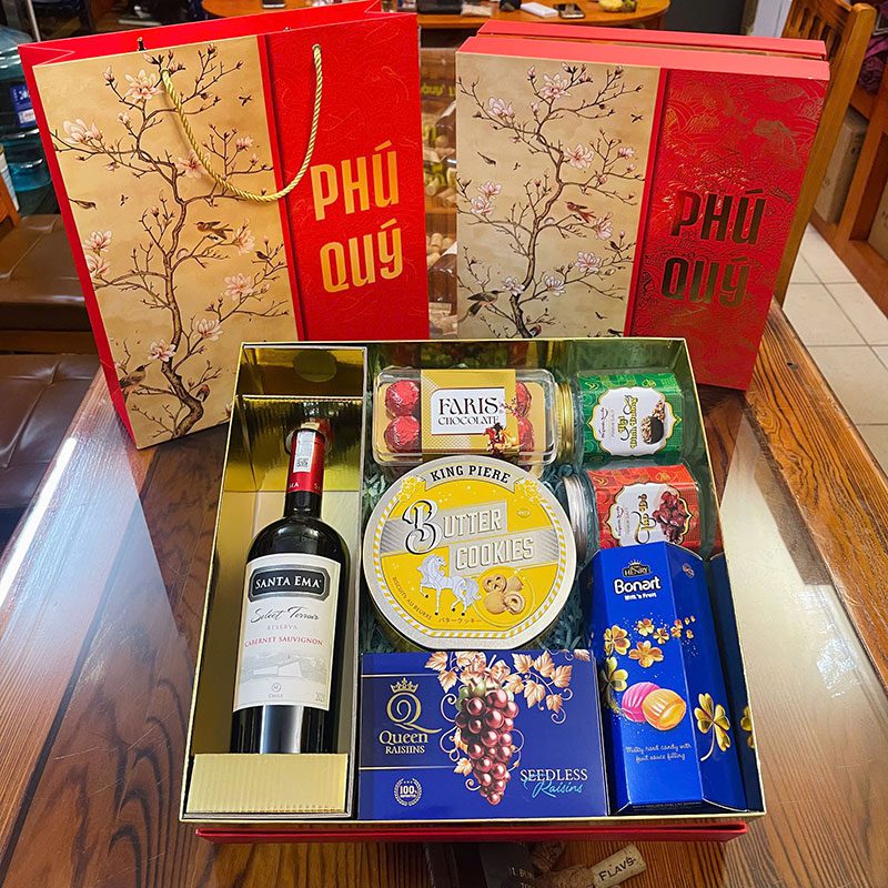 Hộp Quà Bánh Kẹo Và Vang Chile